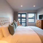 Lakefront Living - Exquisite Views - 3 Bedrooms