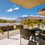 Brookside Gem - Modern 2 Bedroom Apartment