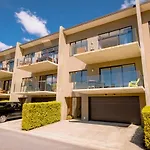Brookside Gem - Modern 2 Bedroom Apartment