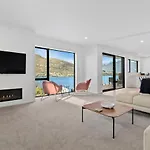Lakeside Bliss - Queenstown Holiday Home