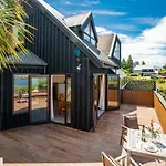 Fantail On Goldleaf - Queenstown Holiday Home