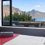 Fantastic Views, Close To Town 2 Bedroom Apartment