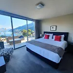 Downtown Queenstown Apartment