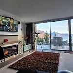Downtown Queenstown Apartment