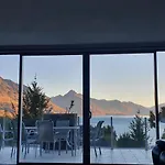 Downtown Queenstown Apartment