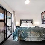 Tahuna Lakefront Luxury, Central Location
