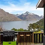 The Alpine - Queenstown Holiday Home