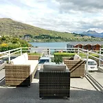 Remarkable Lakeview Two Bedroom Apartment