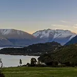Kereru Cottage, Cosy Log Cabin, Serene Lake & Mountain Views