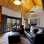 Kereru Cottage, Cosy Log Cabin, Serene Lake & Mountain Views