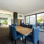 Queenstown Spectacular Lake & Mountain View Home
