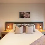 Villa Mantra- Free Parking- Ac- Direct Lake Access