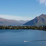 Lakehouse 4- Free Parking- Walk To Town- Air Con