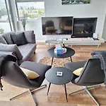 Pure Retreat Lake View