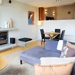 Stunning Lakeview 1 Bedroom Apartment