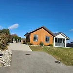 Equestrian View - Gorgeous Cozy Bungalow Shotover
