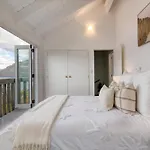Lake & Mountain View Home In Cbd