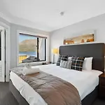 Luxury 6-Bedroom Penthouse Apartment - The Beacon With 3 Spas