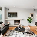 Modern Executive Living In Pounamu - 16