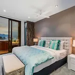 Chic Central Penthouse & Spa By Staysouth