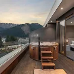 Chic Central Penthouse & Spa By Staysouth