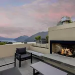 Picturesque On Peregrine, Close To Town With Views