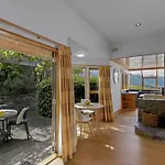 Picturesque On Peregrine, Close To Town With Views