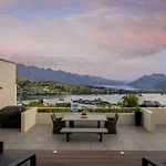 Picturesque On Peregrine, Close To Town With Views