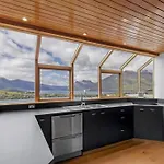 Picturesque On Peregrine, Close To Town With Views