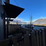 Queenstown Studio - 5Mins To Airport - Aircond - Free Wifi - Walk To Centre