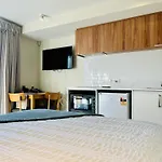 Queenstown Studio - 5Mins To Airport - Aircond - Free Wifi - Walk To Centre