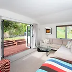 Panoramic Lake Wakatipu Escape