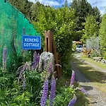 Kereru Cottage, Cosy Log Cabin, Serene Lake & Mountain Views