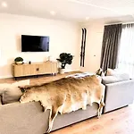 Central City Queenstown Retreat - 3 Bedroom Apartment