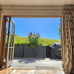 Queenstowns Country 2-Bed Cottage, 12Min From Cbd