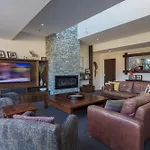 Shotover Penthouse & Spa By Staysouth
