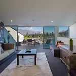 Shotover Penthouse & Spa By Staysouth