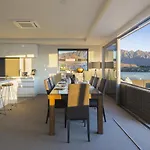 Lakefront Luxury By Amazing Accom