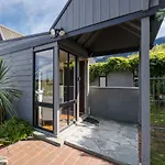 Suburb Retreat