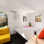 Central, Modern Loft Style Home - 2 Min Walk From Town