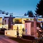 Kent Street Apartments - Element Escapes