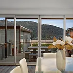 Lakefront Marina Apartment