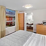 Lakefront Marina Apartment