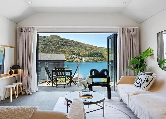 Lakefront Getaway