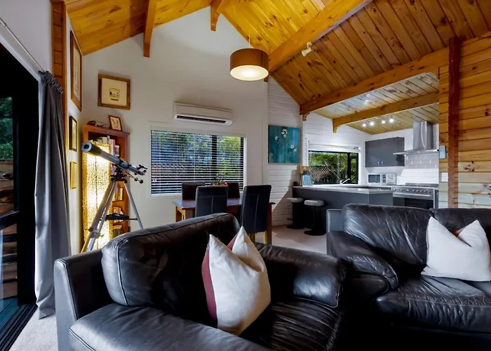 Kereru Cottage, Cosy Log Cabin, Serene Lake & Mountain Views