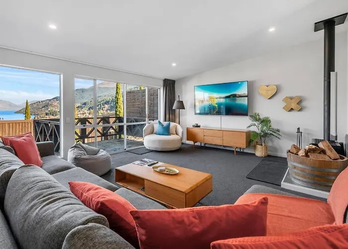 Urban Oasis - Central With Lakeview
