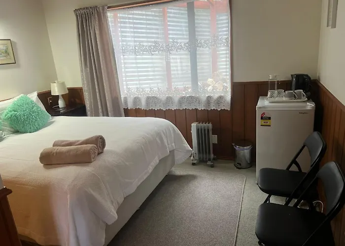 Affordable Double Room Walking Distance To Town