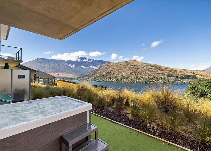 Lakeside Mountain Haven
