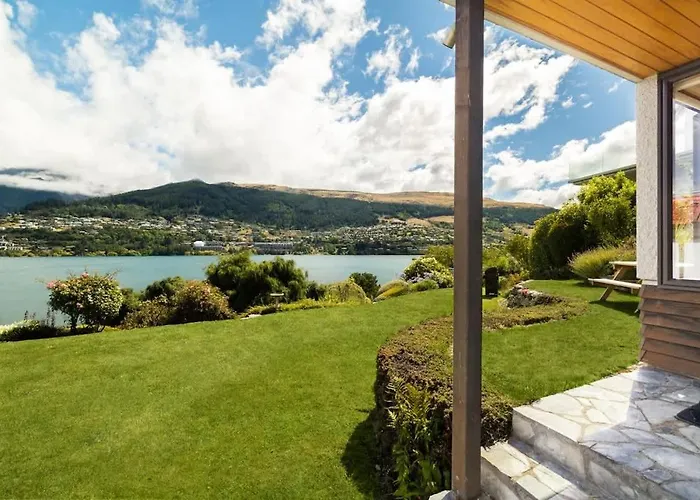 Lakefront Cottage