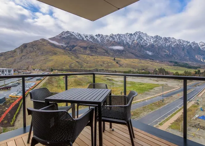 Remarkables Garden Apartment 305